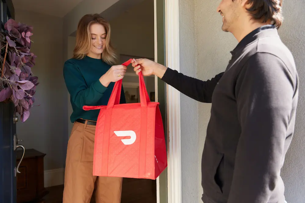 How to send corporate gifts across Europe